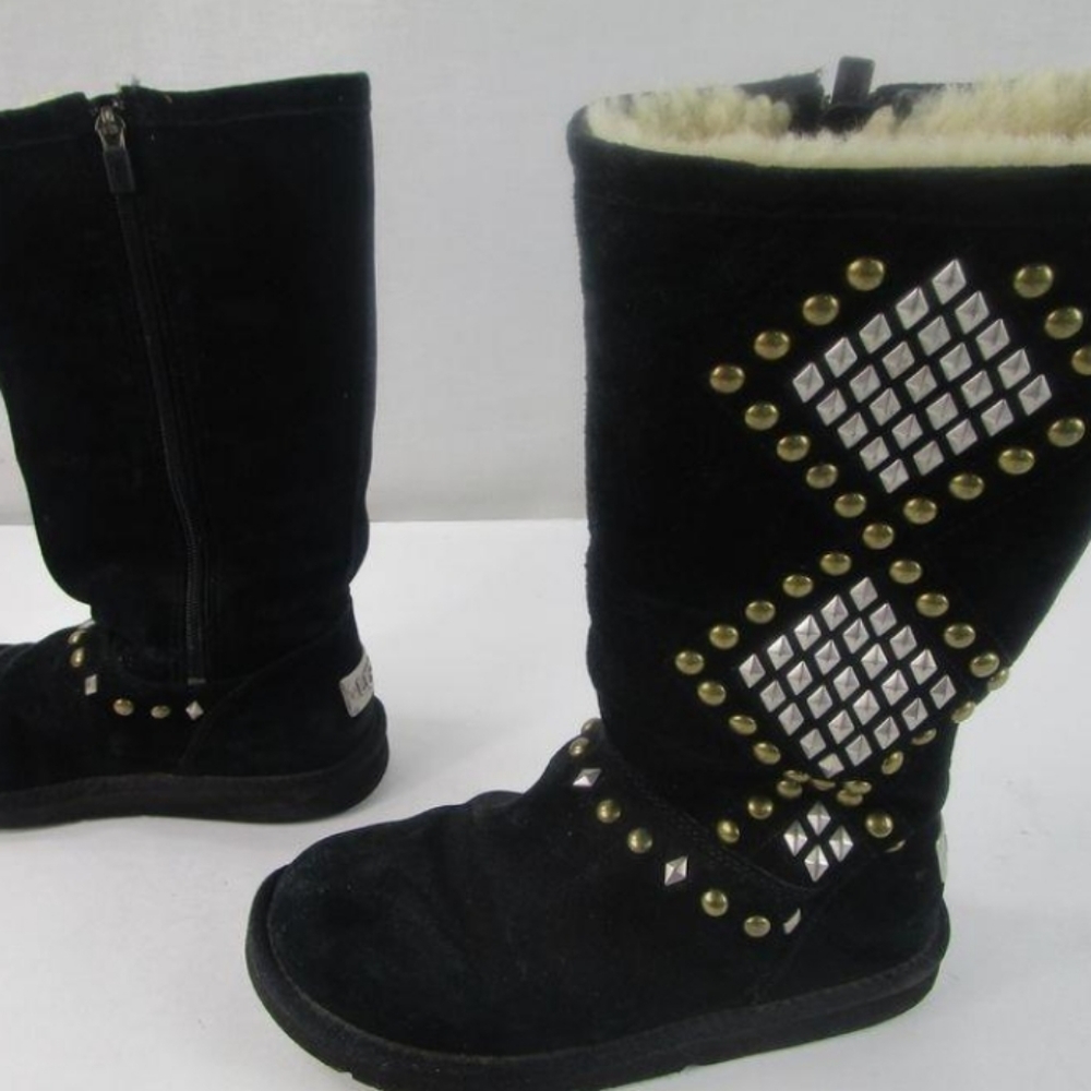 Ugg Avondale boots black with stud design size 7